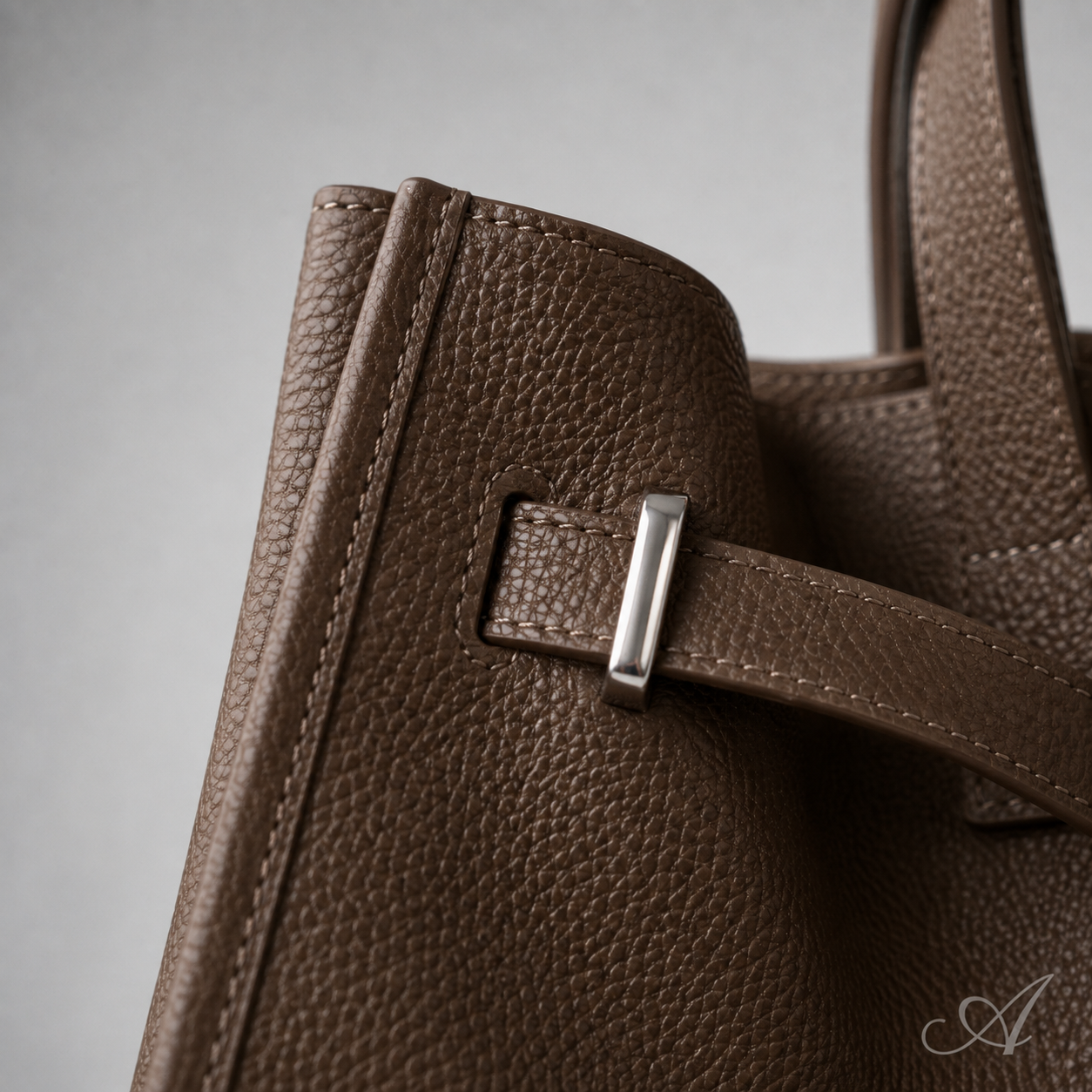 L'Essenziale — Genuine Leather Tote