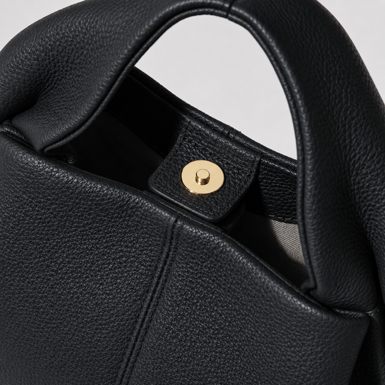 La Piuma — Genuine Leather Cloud Bag