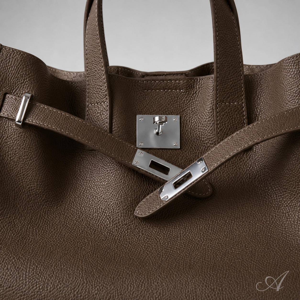 L'Essenziale — Genuine Leather Tote