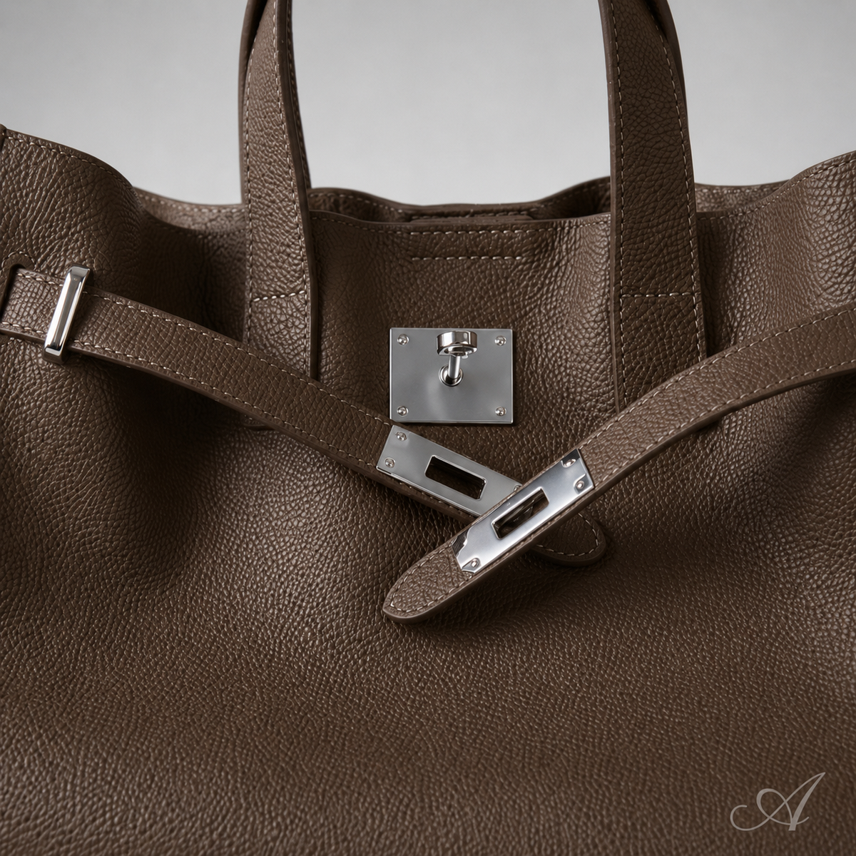 L'Essenziale — Genuine Leather Tote