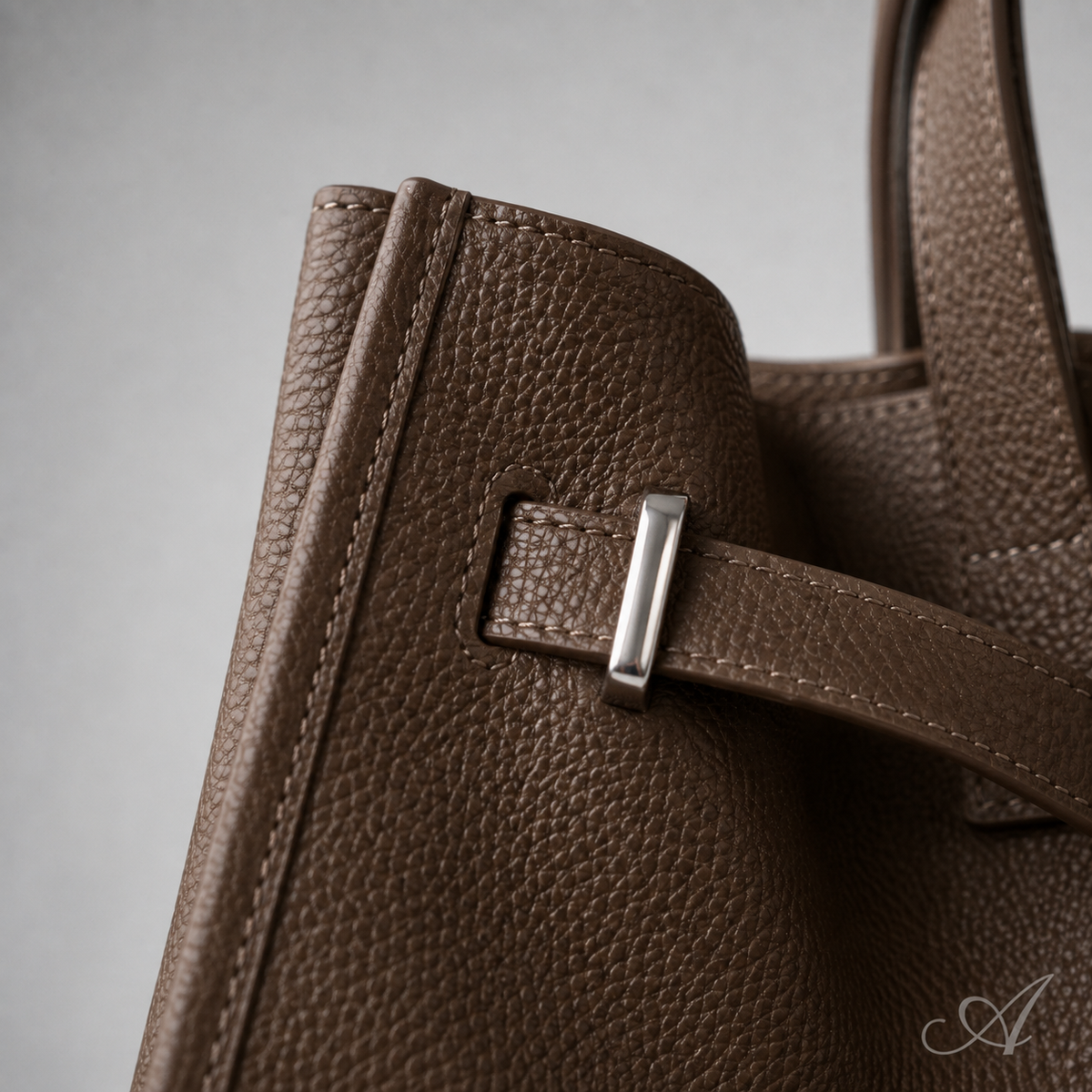 L'Essenziale — Genuine Leather Tote