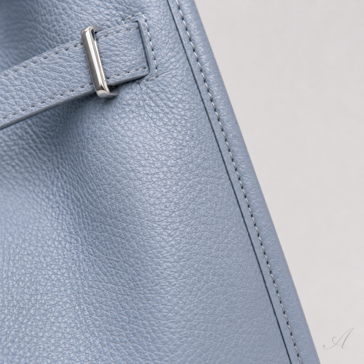 L'Essenziale — Genuine Leather Tote